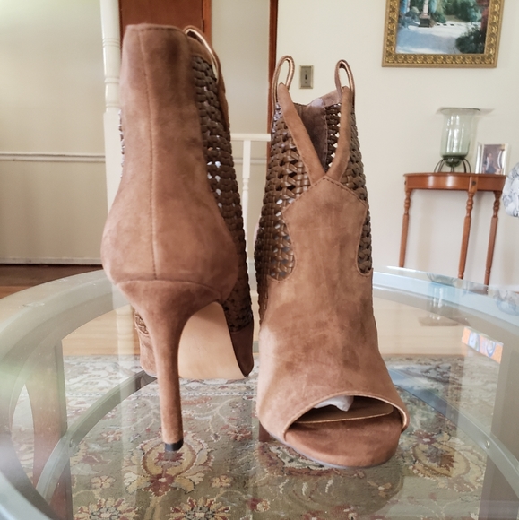 Heels - Picture 3 of 3